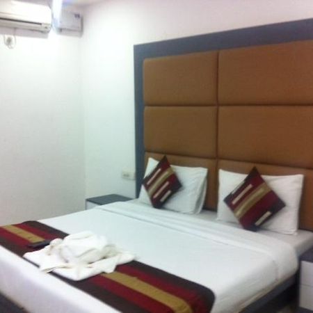 Hotel Karat 87 Inn 뉴델리 외부 사진
