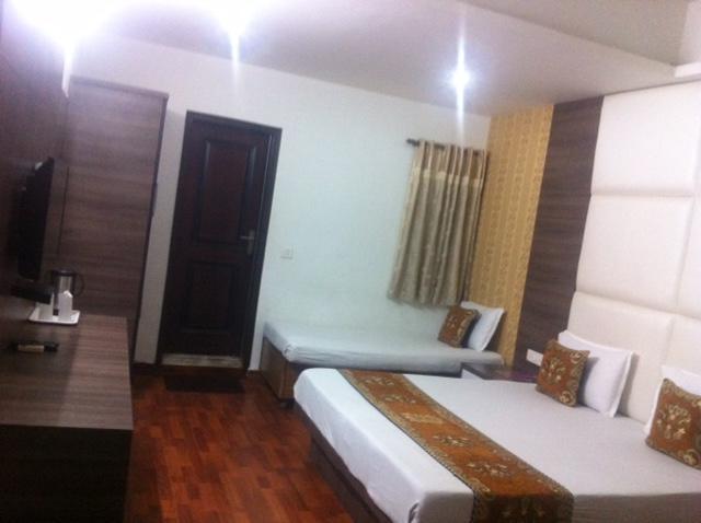 Hotel Karat 87 Inn 뉴델리 외부 사진