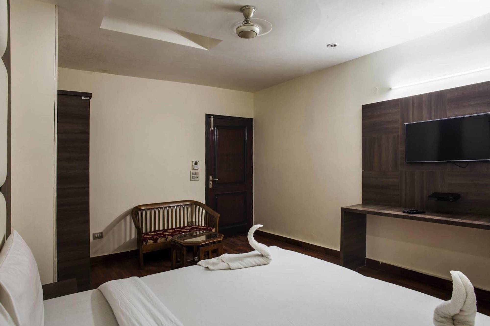 Hotel Karat 87 Inn 뉴델리 외부 사진