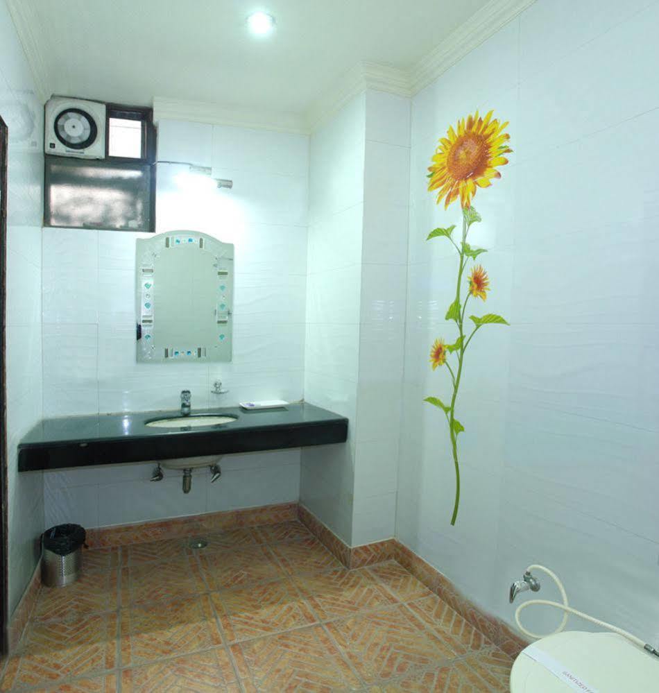 Hotel Karat 87 Inn 뉴델리 외부 사진