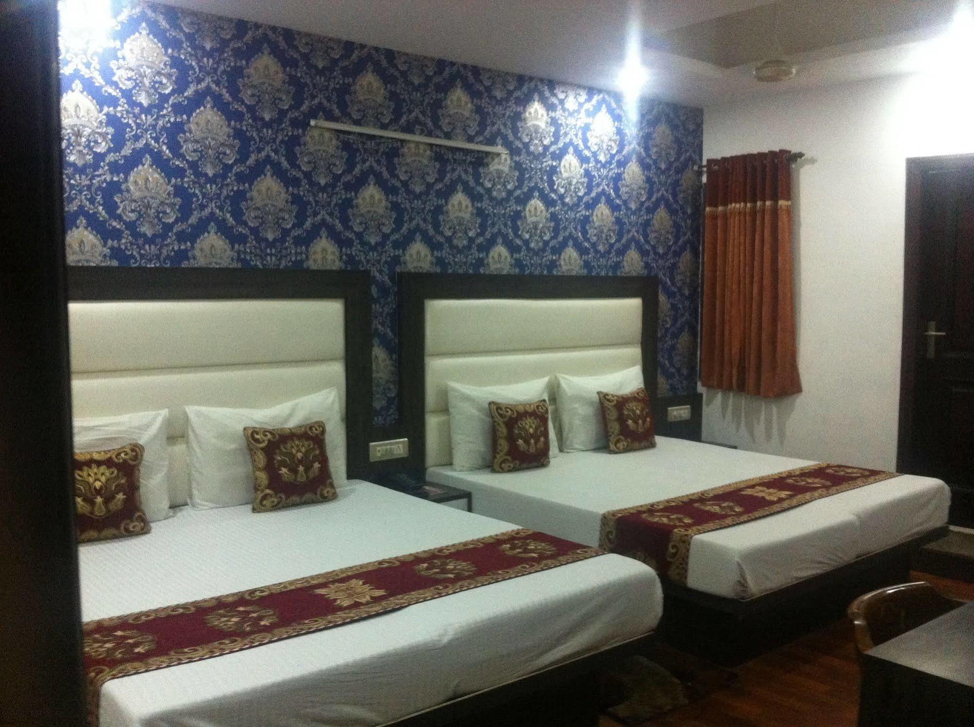 Hotel Karat 87 Inn 뉴델리 외부 사진