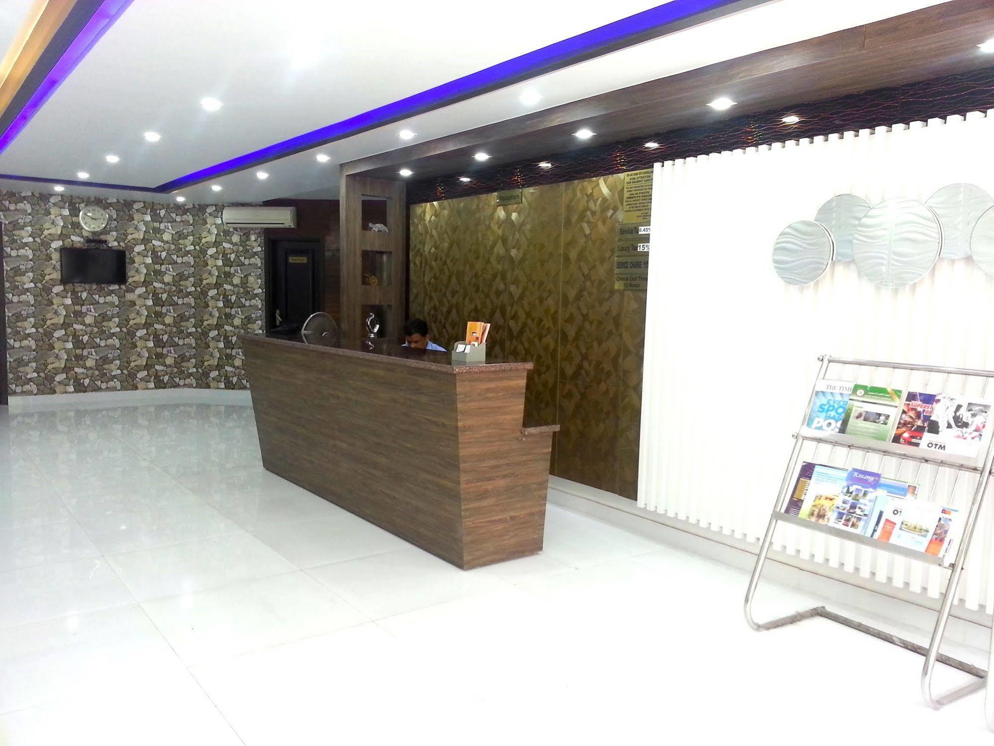 Hotel Karat 87 Inn 뉴델리 외부 사진