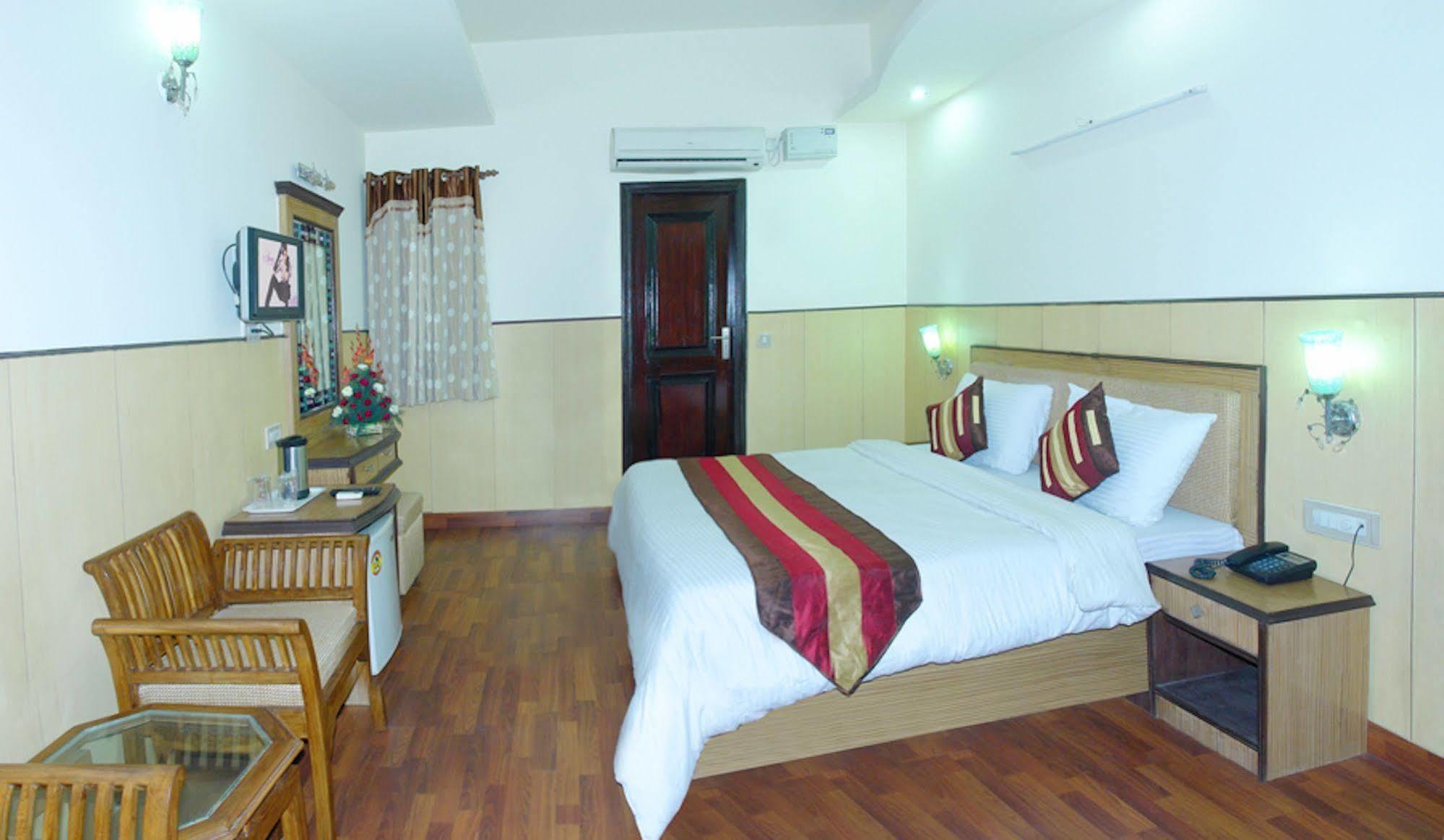 Hotel Karat 87 Inn 뉴델리 외부 사진
