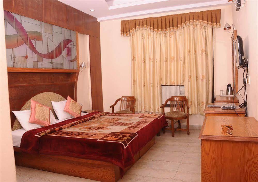 Hotel Karat 87 Inn 뉴델리 외부 사진
